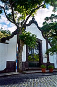 Azzorre - Isola San Miguel. Ingresso secondario del Museu Carlos Machado a Ponta Delgada. 